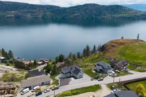 Luxurious Traders Cove Residence with Lake Views