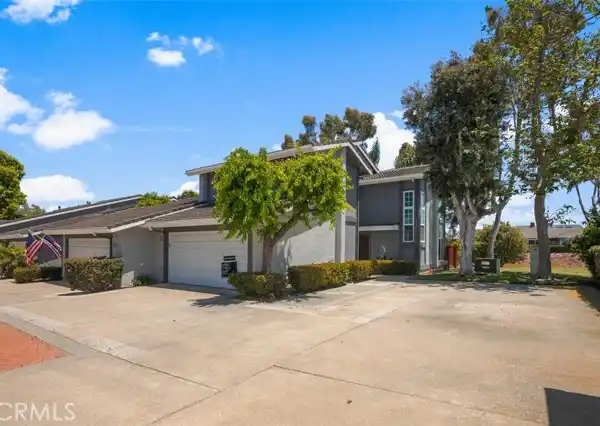 OCEAN-CLOSE HOME IN HIGHLY DESIRABLE MIRA COSTA VILLAS