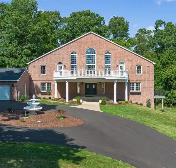 NEWLY REMODELED PRIVATE LUXURY ESTATE