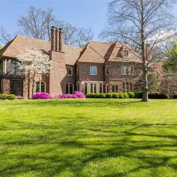 HISTORIC HOME IN COVETED CARSWOLD