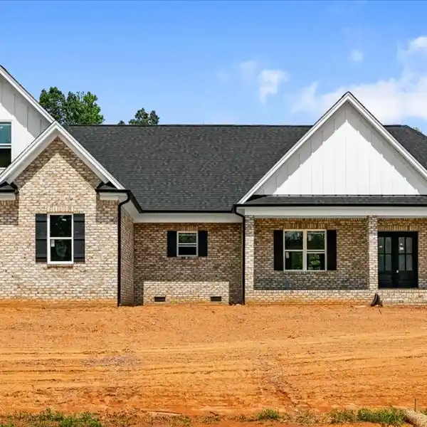 CUSTOM NEW CONSTRUCTION IN SOUTHERN PINES
