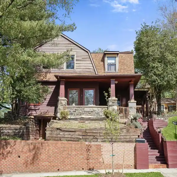 EXQUISITE RESIDENCE IN A SOUGHT-AFTER COMMUNITY
