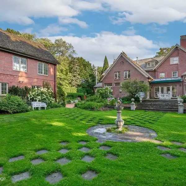 EVANSTON'S LARGEST RESIDENCE AND A PART OF HISTORY