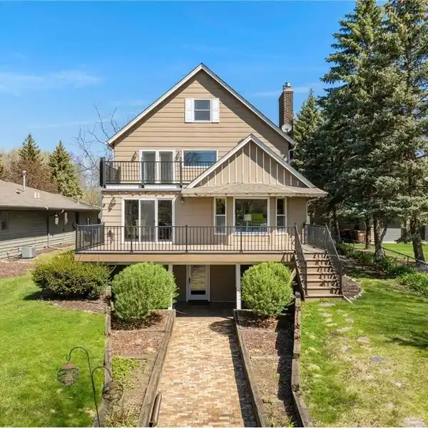 EXTRAORDINARY FIVE-BEDROOM HOME