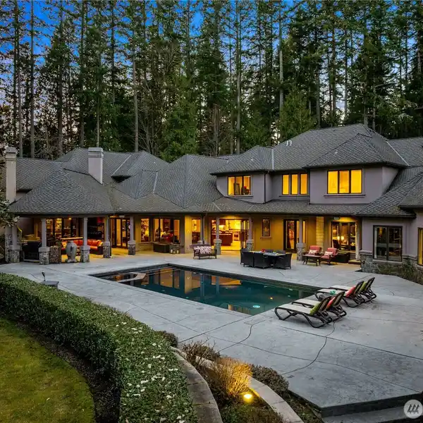 STUNNING ESTATE EMBODYING PACIFIC NORTHWEST GRANDEUR