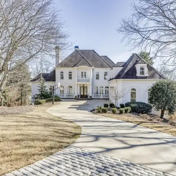 SPACIOUS HOME ON A PRESTIGIOUS STREET IN COUNTRY CLUB OF THE SOUTH