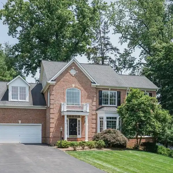 ALL-BRICK ELEGANCE ON QUIET CUL-DE-SAC
