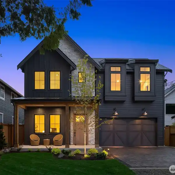 ELEGANT NEW HOME IN CHARMING WEDGWOOD