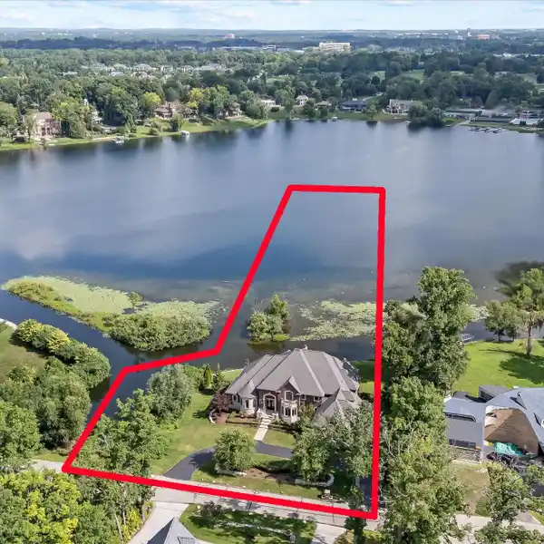 BUILDER'S OWN LAKEFRONT MASTERPIECE