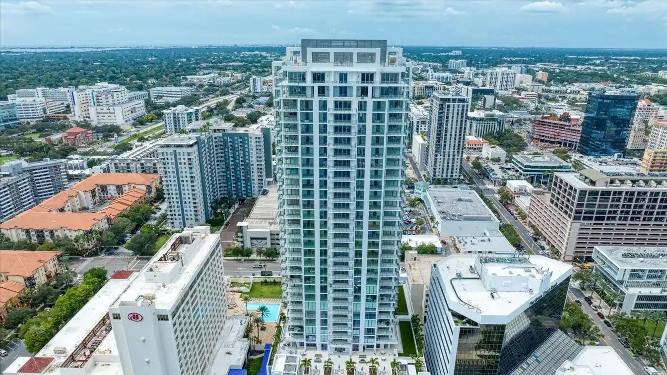 Extensively Upgraded Unit in a Beautiful Building