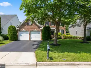 Stylish Living in Sought-after Stone Ridge