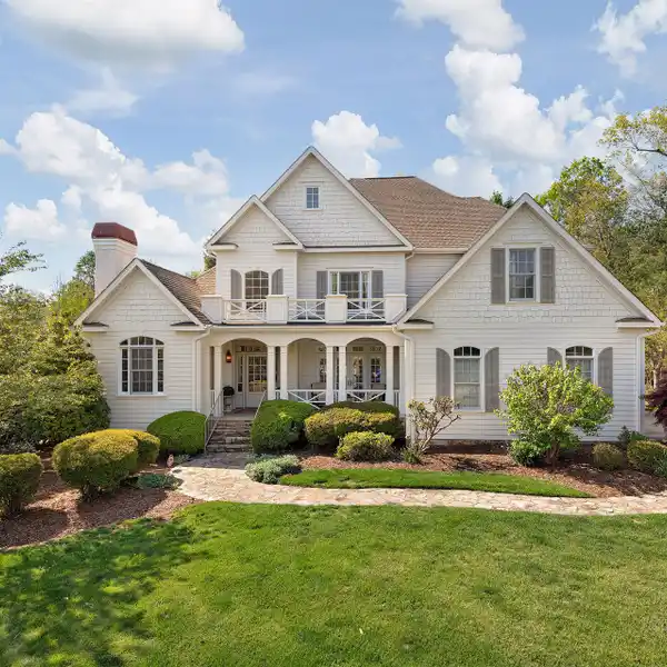 EXECUTIVE HOME IN BILTMORE PARK