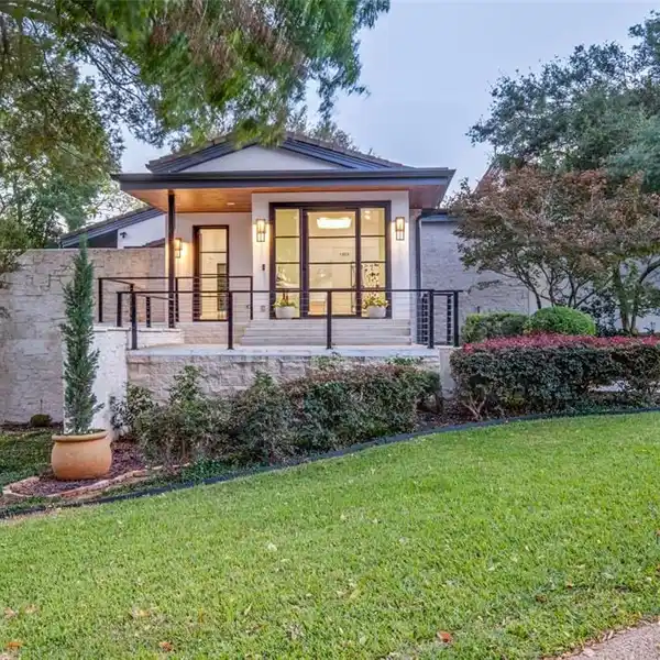 ONE-OF-A-KIND HOME IN FOXGLEN