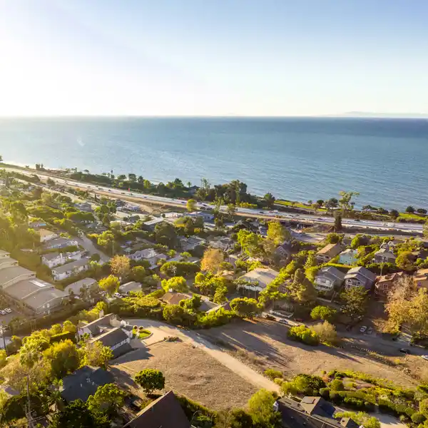 EXQUISITE READY-TO-BUILD LOT WITH STUNNING VIEWS