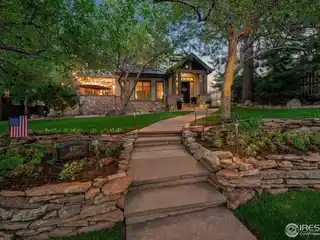 Exquisite Chautauqua Residence: a Blend of Sophistication, Tranquility, and Mountain Living
