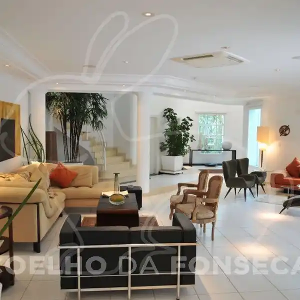 WONDERFUL RESIDENCE IN A GATED COMMUNITY