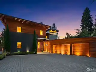 Modern Architectural Masterpiece with Commanding Views