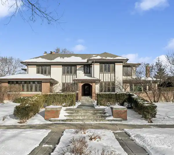 PRAIRIE SCHOOL ARCHITECTURE BLENDED WITH MODERN LUXURY
