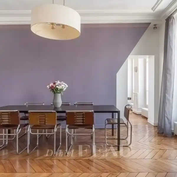 METICULOUSLY RENOVATED FULL-FLOOR APARTMENT