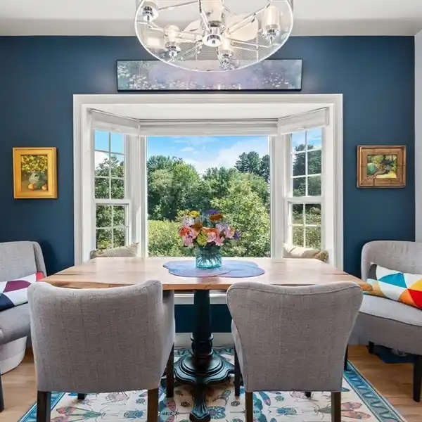 BEAUTIFULLY RENOVATED HUNTERS RIDGE TOWNHOME