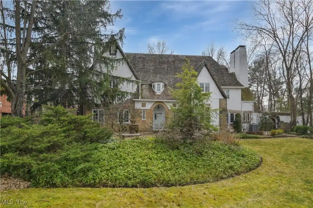 Exquisite English Manor