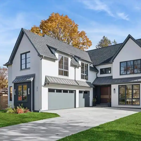 MODERN MASTERPIECE WITH ARCHITECTURAL ELEGANCE