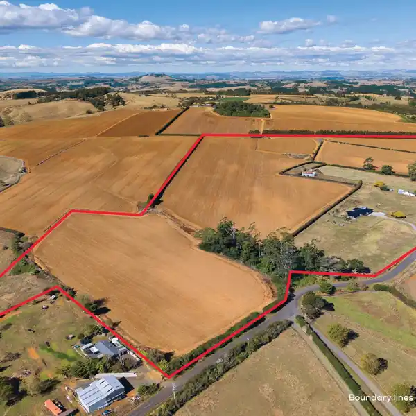 SPACIOUS RETREAT WITH COUNTRY ELEGANCE