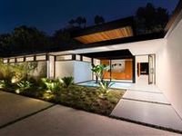 METICULOUSLY RESTORED MID-CENTURY MODERN