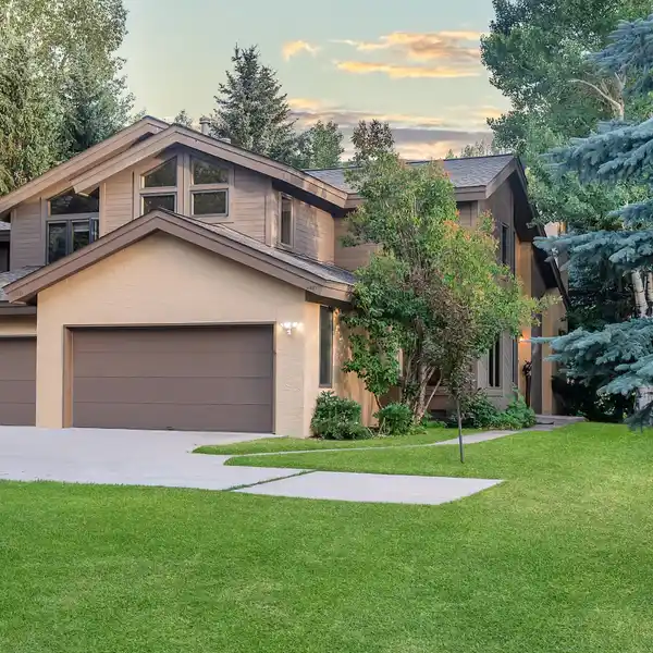 THE PERFECT BLEND OF MOUNTAIN TRANQUILITY AND EVERYDAY CONVENIENCE