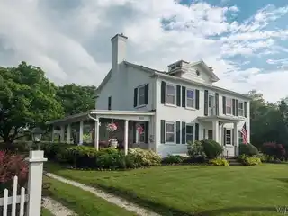 Beautiful 1830 Colonial Farmhouse