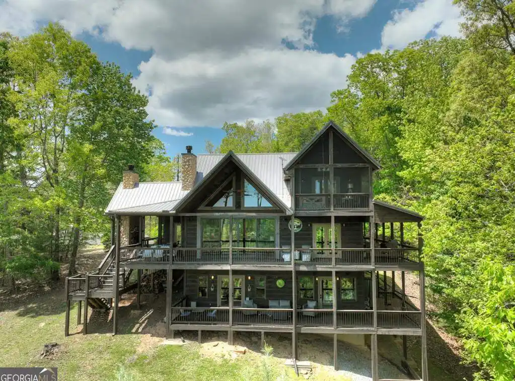 Beautifully Maintained Mountain Escape