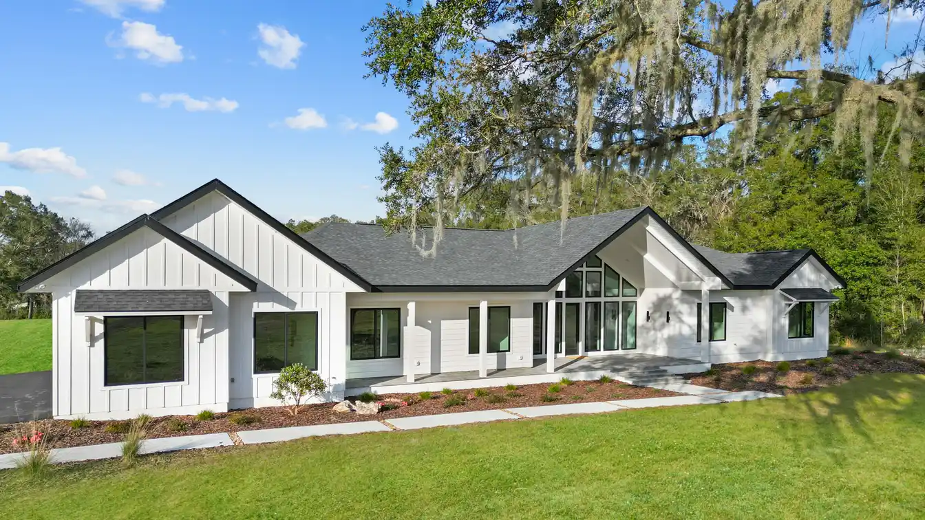 High-tech Elegance on Three Acres