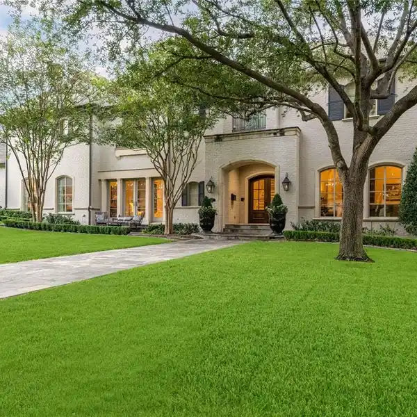 EXPANSIVE ESTATE IN THE HEART OF UNIVERSITY PARK