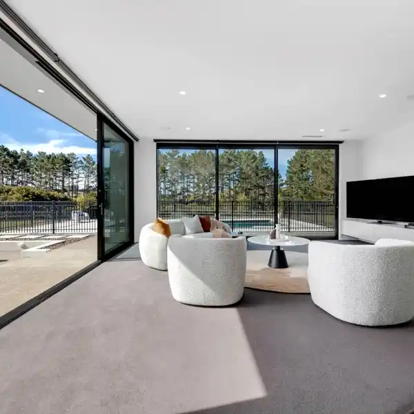 LUXURY LIVING IN A COUNTRYSIDE SETTING
