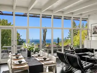 Rare Architectural One-Level Mid-Century Home