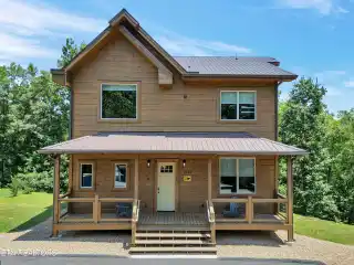 Newly Built Luxury Retreat in Smoky Cove
