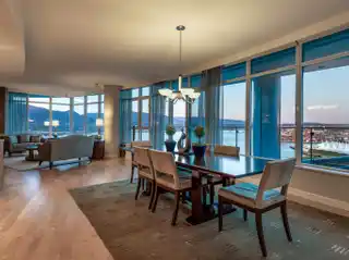 Spectacular Waterfront Sub-Penthouse Unit