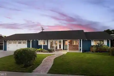 Renovated Single-Story with a Flexible Plan