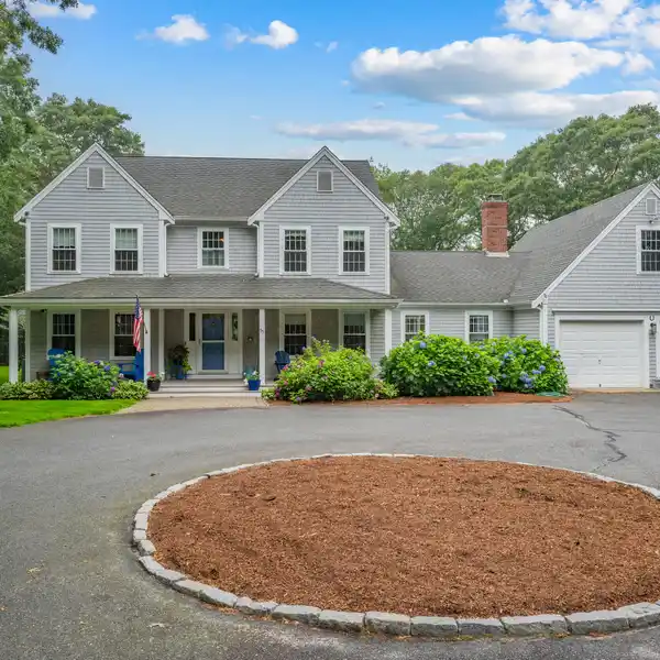 WATERFRONT CAPE COD ESCAPE WITH ULTIMATE PRIVACY