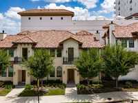 COMFORTABLE AND CONTEMPORARY TOWNHOME