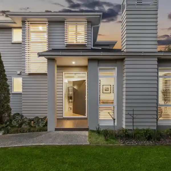 IMMACULATE HOME BUILT FOR CONVENIENCE