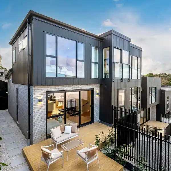 HIGH SPEC SEAVIEW DREAM HOME IN RANGI ZONE