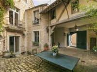 THIS DELIGHTFUL PROPERTY, IN AN ENCHANTING SETTING IS IDEALLY LOCATED