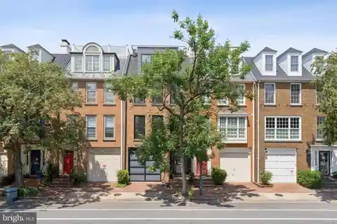 Fully Renovated Townhouse with Panoramic Rooftop Views