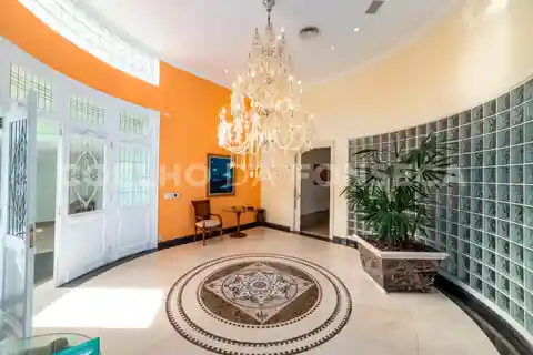 Beautiful Mansion in a Privileged Location