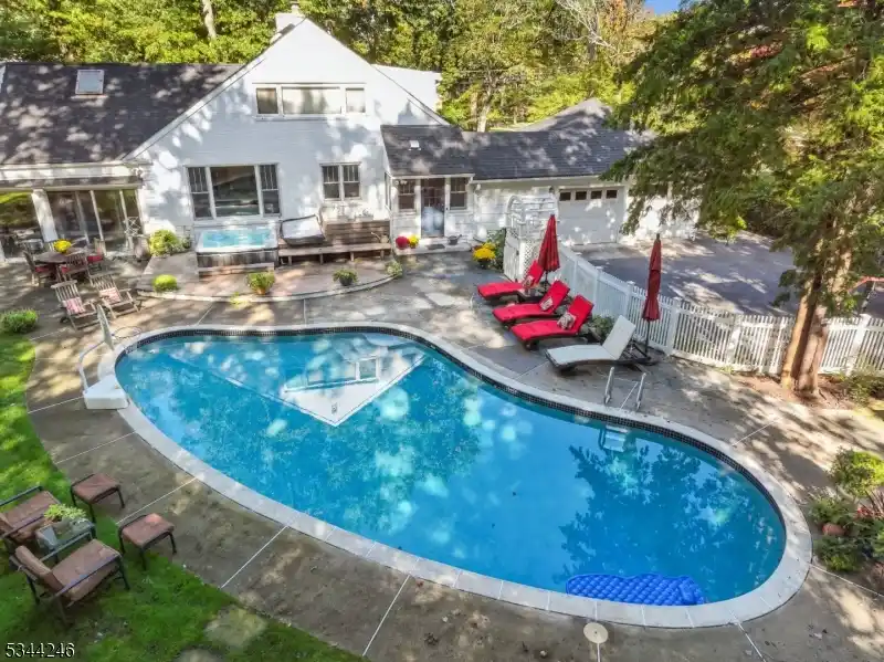 Expanded Ranch on Spectacular Property