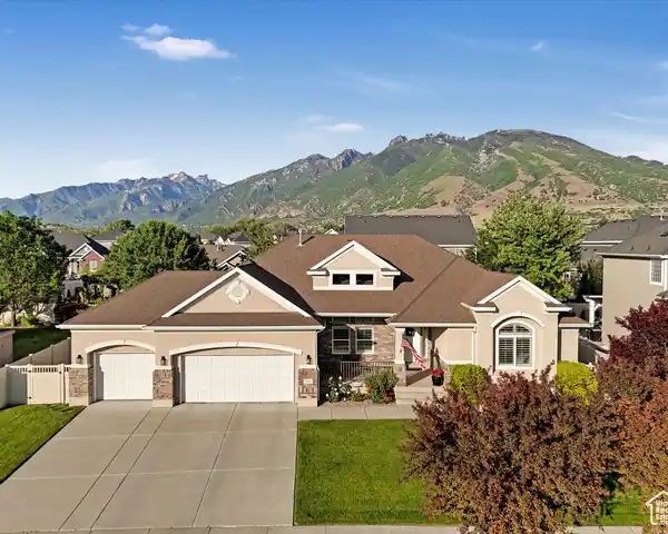 EXCEPTIONAL RESIDENCE IN PRESTIGIOUS BELLEVUE