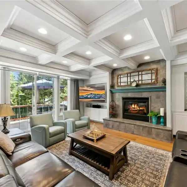 FREESTANDING TOWNHOME IN A TRANQUIL SETTING