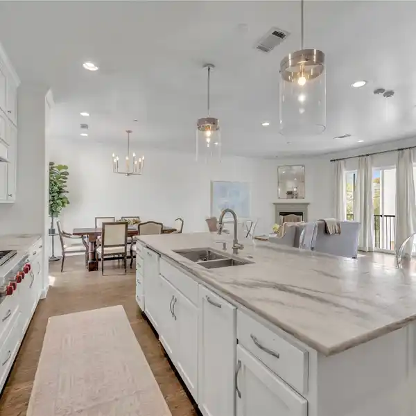 LIGHT AND BRIGHT END UNIT TOWNHOME