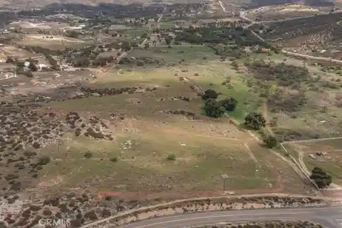 20 Total Acres - Compound Potential